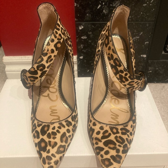Sam Edelman Leopard Print Shoe (Adjustable Buckle Strap) & Stiletto Heel - Picture 2 of 5